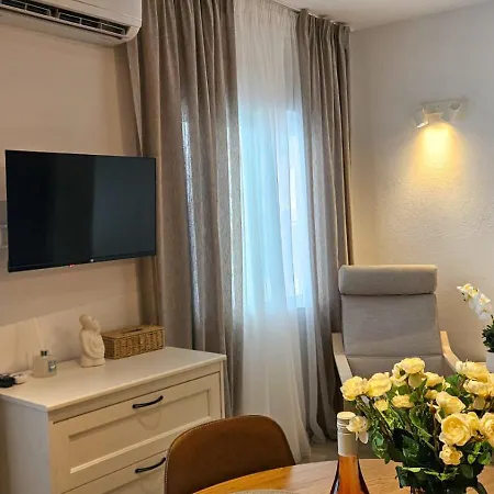 Sunshore Center #2 Apartman Chalkís